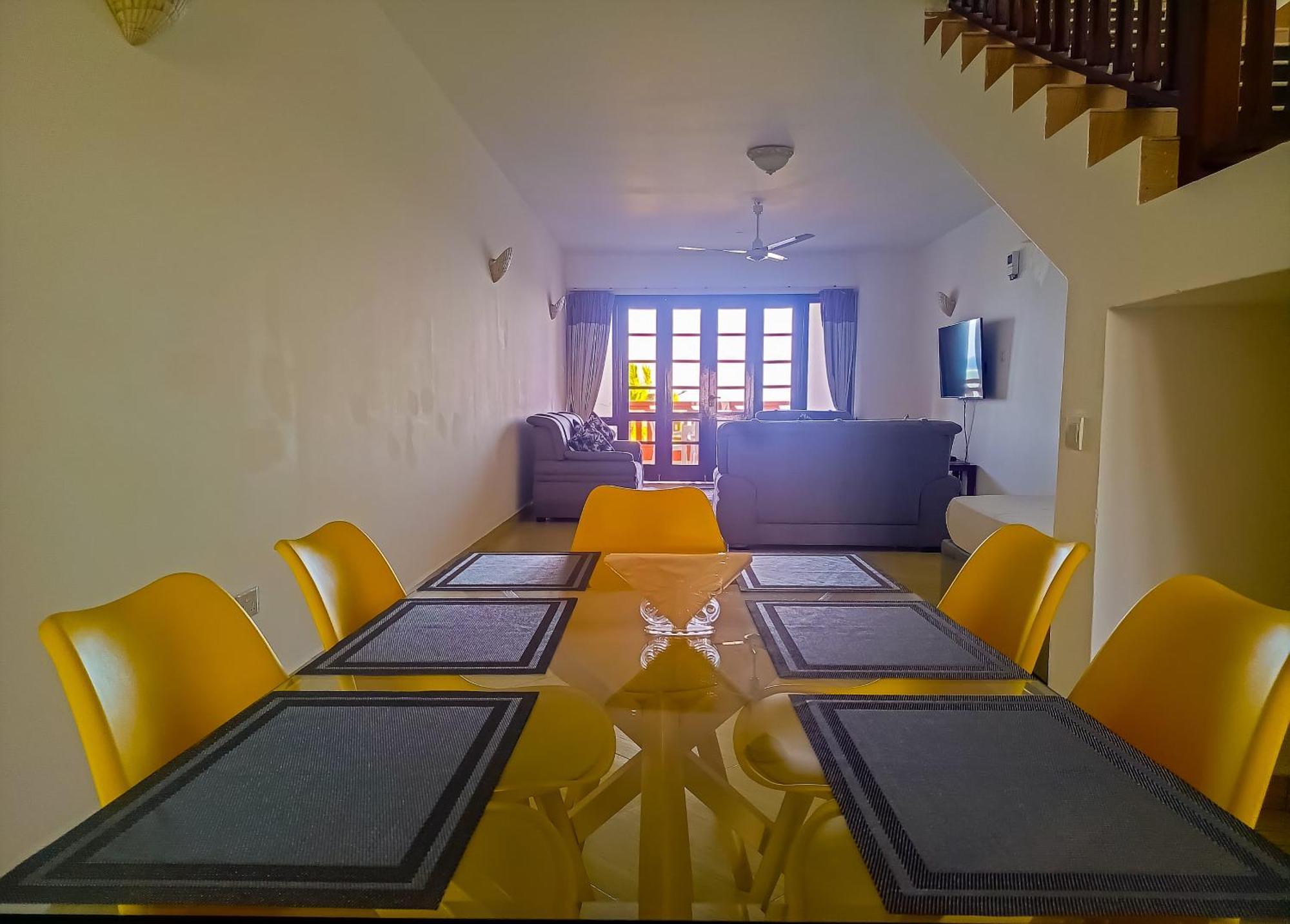 Ivory Beachfront Stays Mombasa Exterior foto