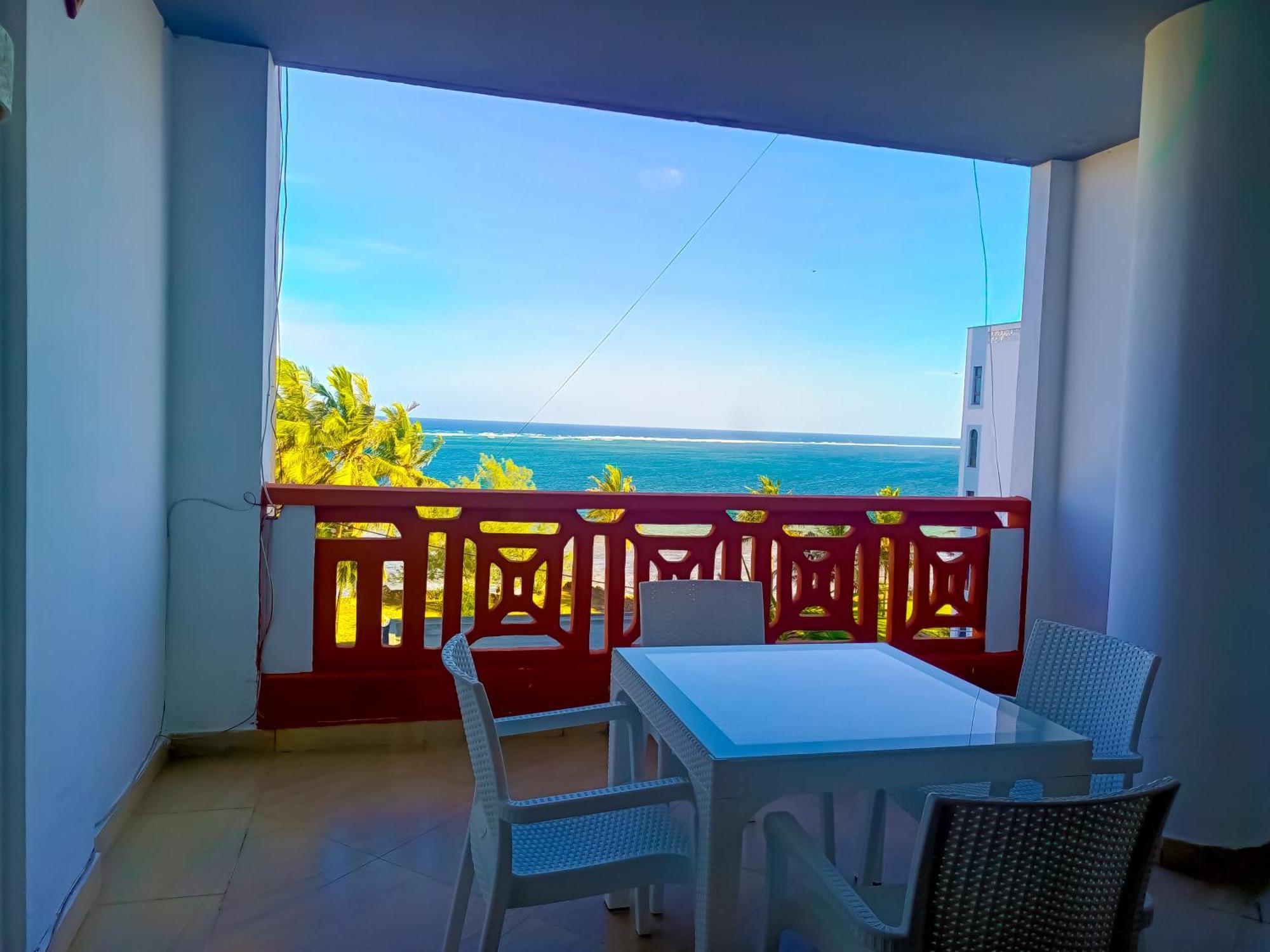 Ivory Beachfront Stays Mombasa Exterior foto